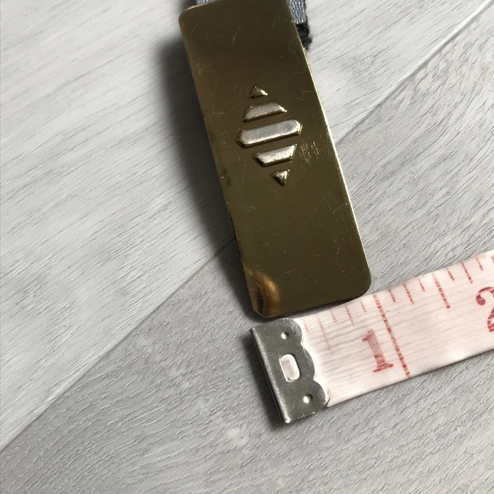 VTG AKIRA GRAY LEATHER BELT ELASTOC STRETCH ONE SIZE